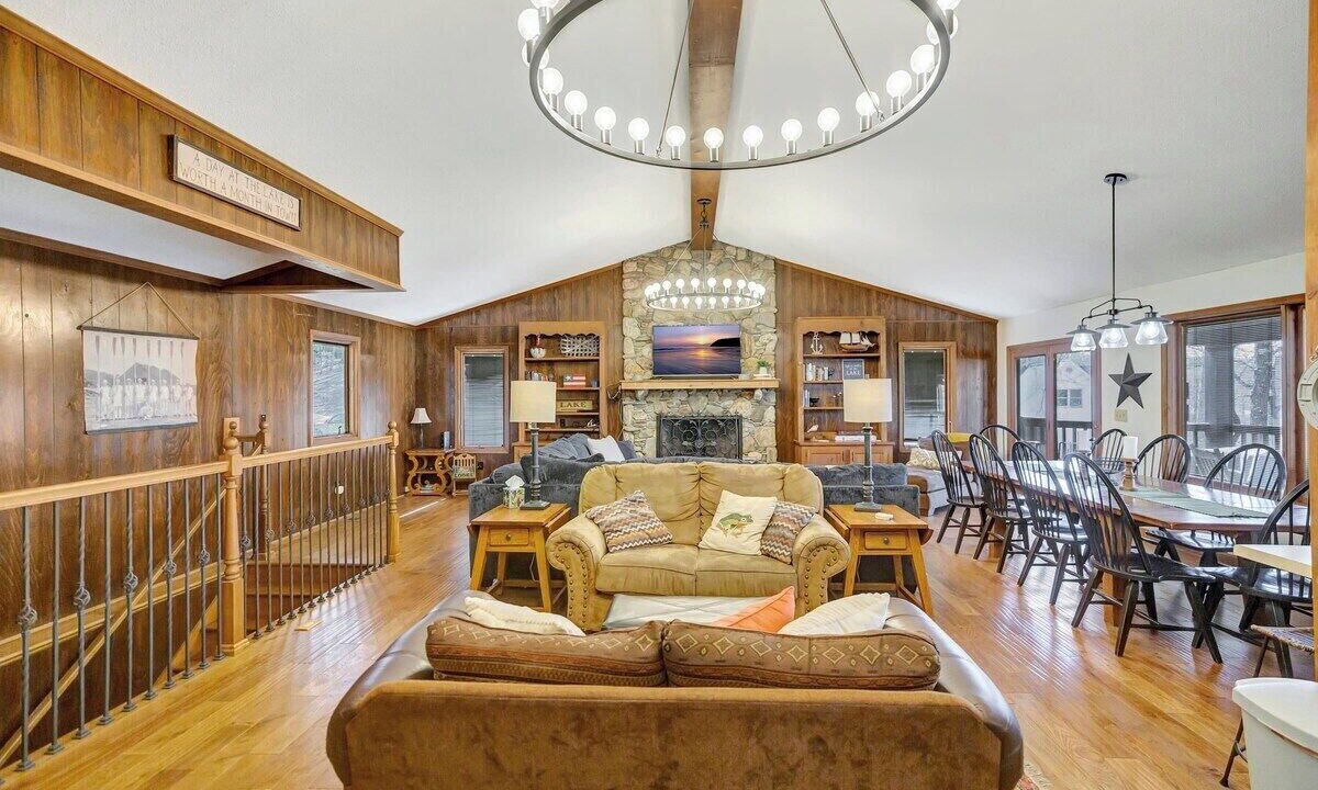 Photo of Livingroom in Six Mile