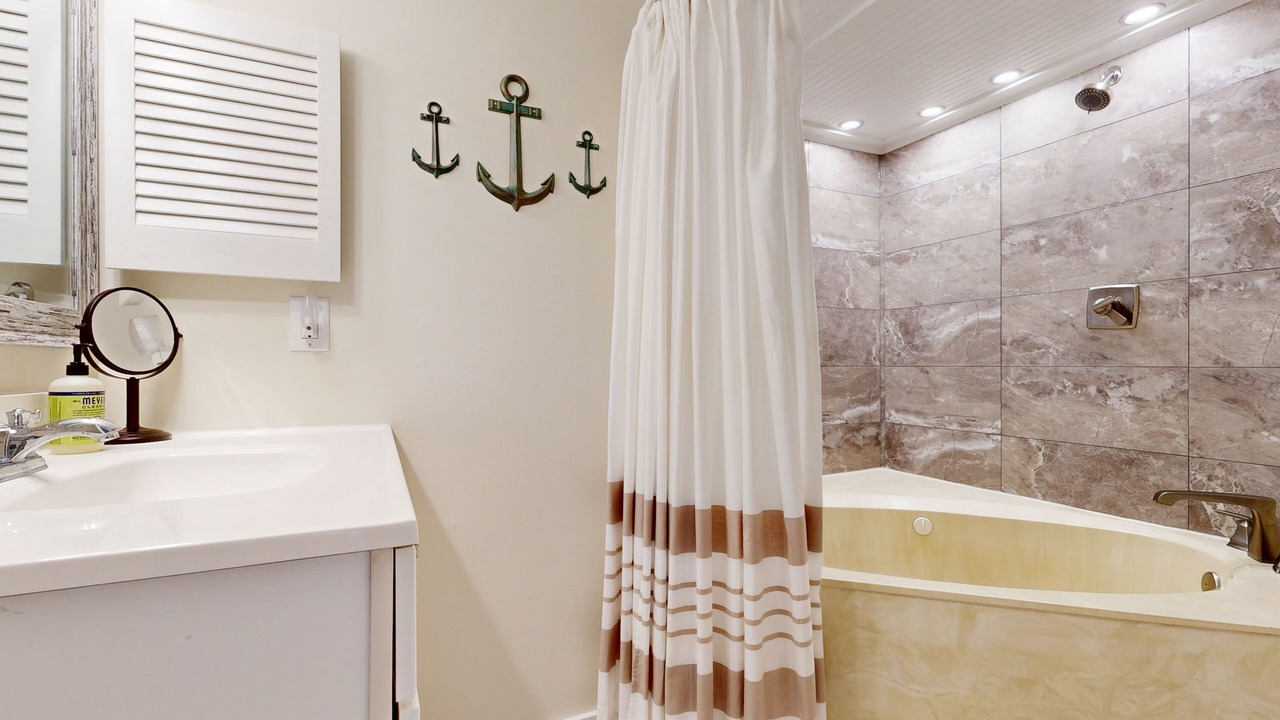 Photo of Bathroom in Ocean Ridge