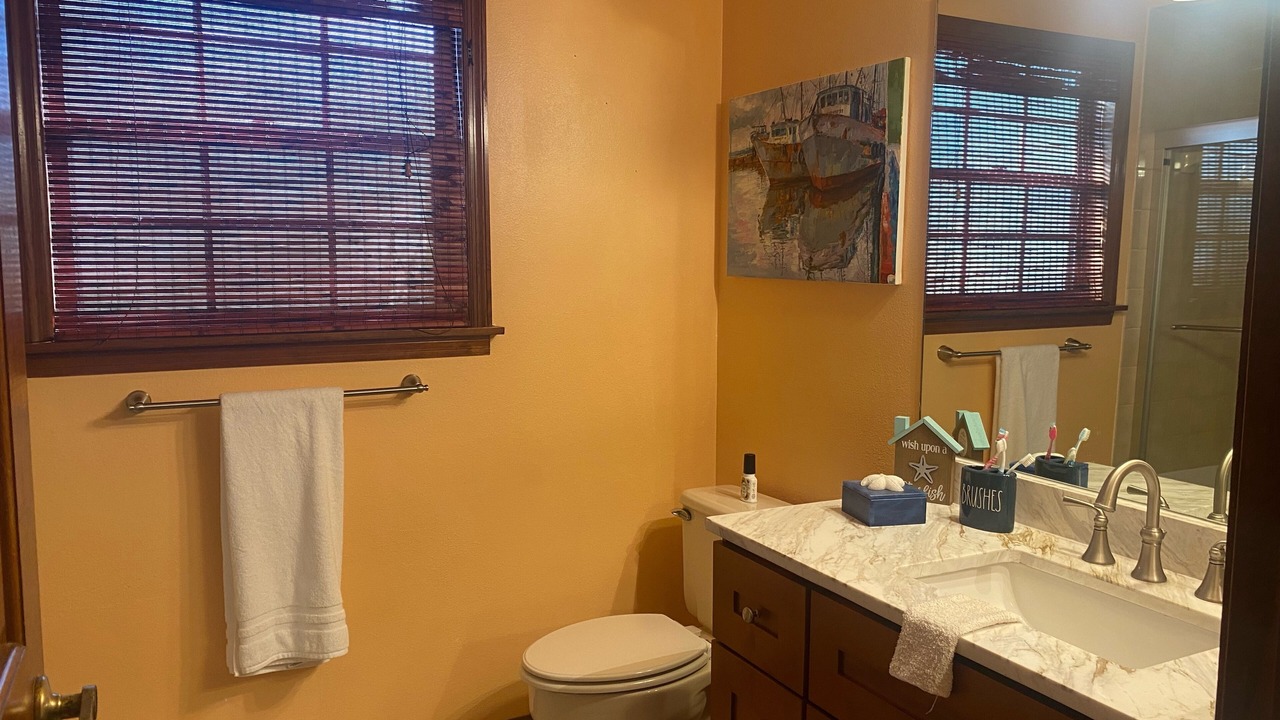 Photo of Bathroom in Sunnyland Beach