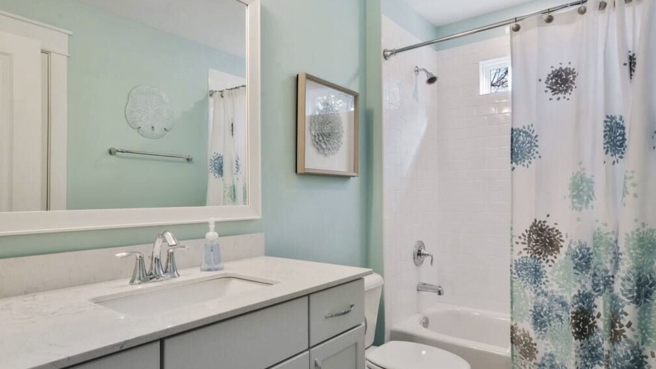 Photo of Bathroom in Folly Field