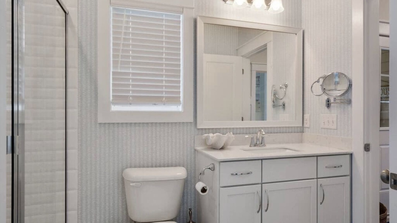 Photo of Bathroom in Folly Field