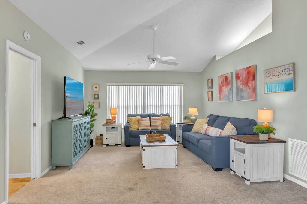 Photo of Livingroom in Florida Ridge