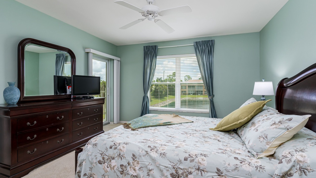 Photo of Bedroom in Crown Pointe