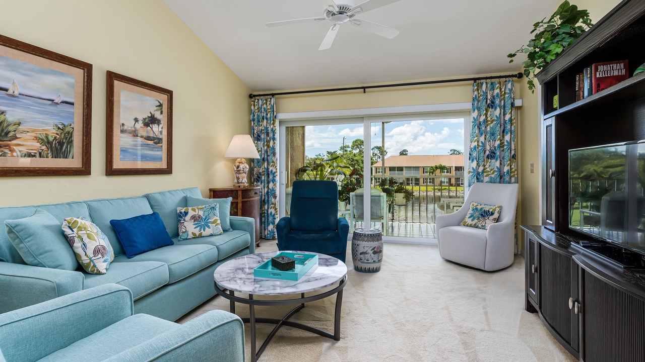 Photo of Livingroom in Crown Pointe