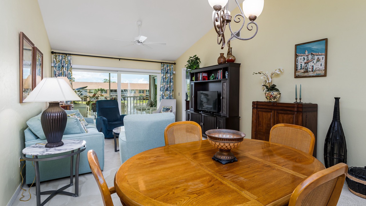 Photo of Livingroom in Crown Pointe