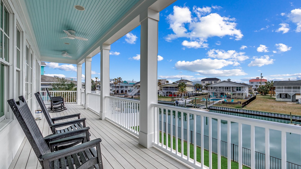 Photo of Patio Balcony in Inlet Harbour