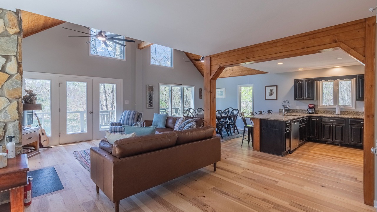 Photo of Livingroom in Tuckasegee