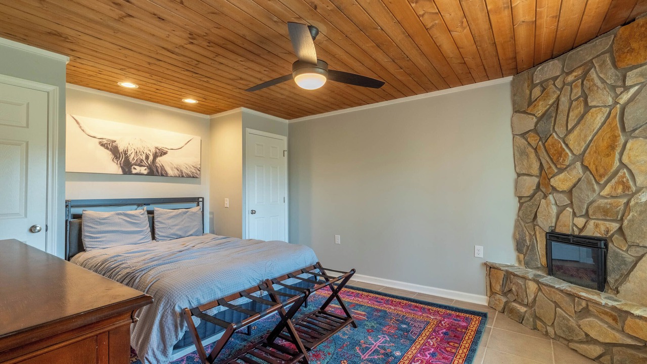 Photo of Bedroom in Tuckasegee