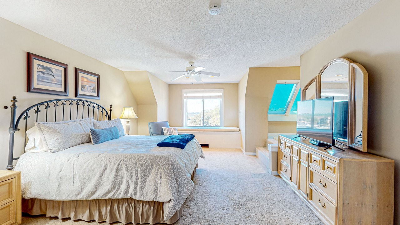 Photo of Bedroom in Shelter Cove