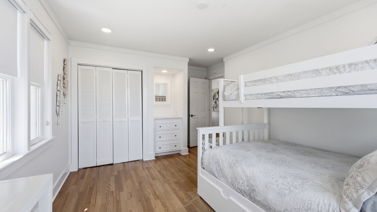 Photo of Bedroom in Debordieu Colony
