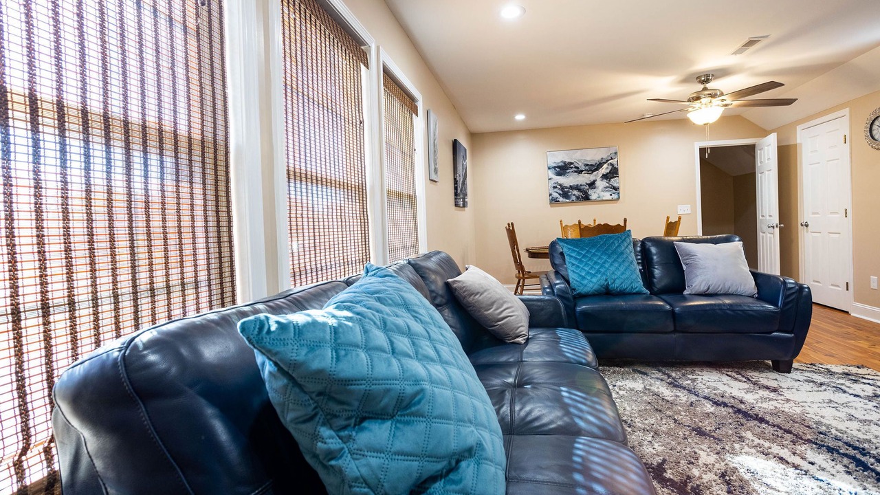 Photo of Livingroom in Oakland