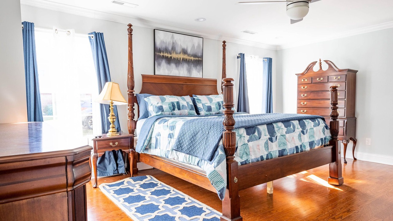 Photo of Bedroom in Oakland