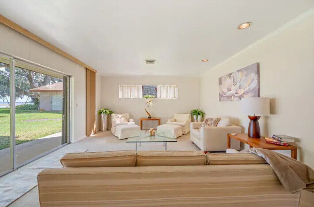 Photo of Livingroom in Winter Haven