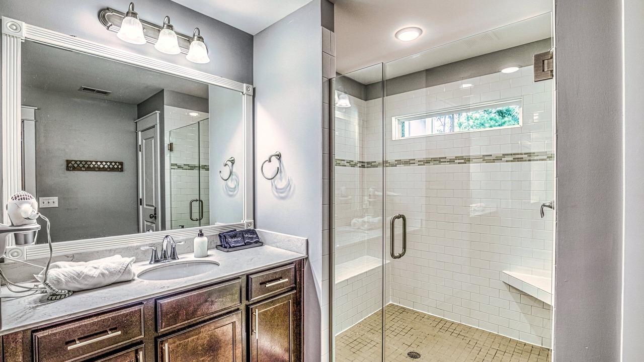 Photo of Bathroom in Folly Field