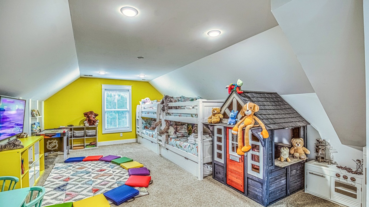 Photo of Bedroom in Folly Field
