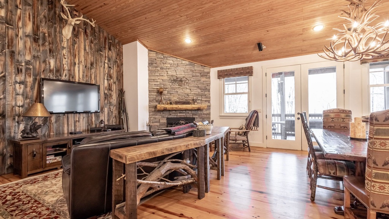 Photo of Livingroom in Bear Lake Reserve
