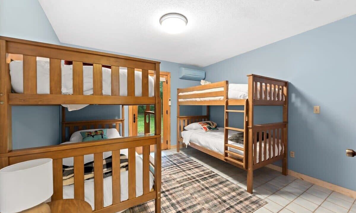 Photo of Bedroom in Townville