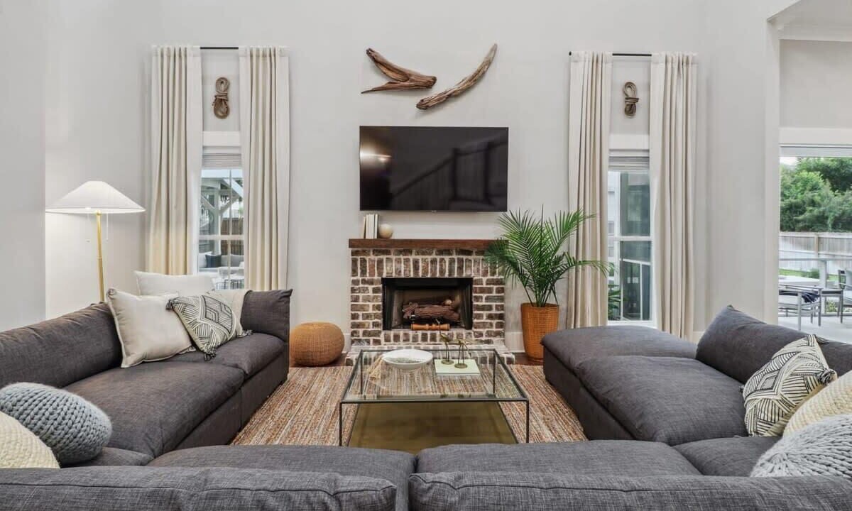 Photo of Livingroom in Whitemarsh Island