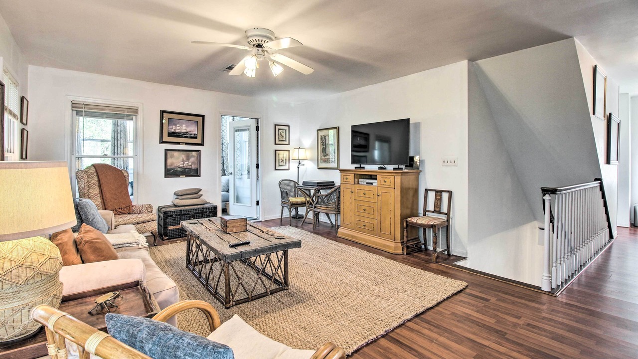Photo of Livingroom in Whitemarsh Island