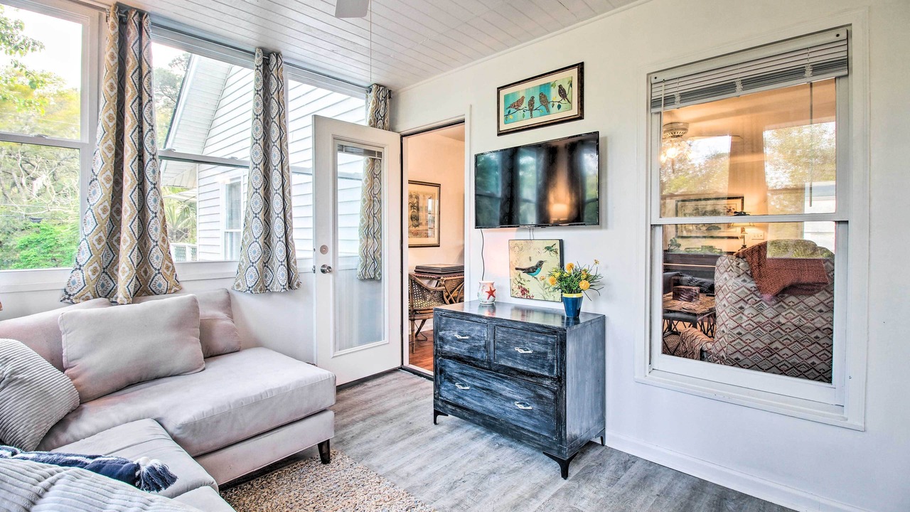 Photo of Livingroom in Whitemarsh Island