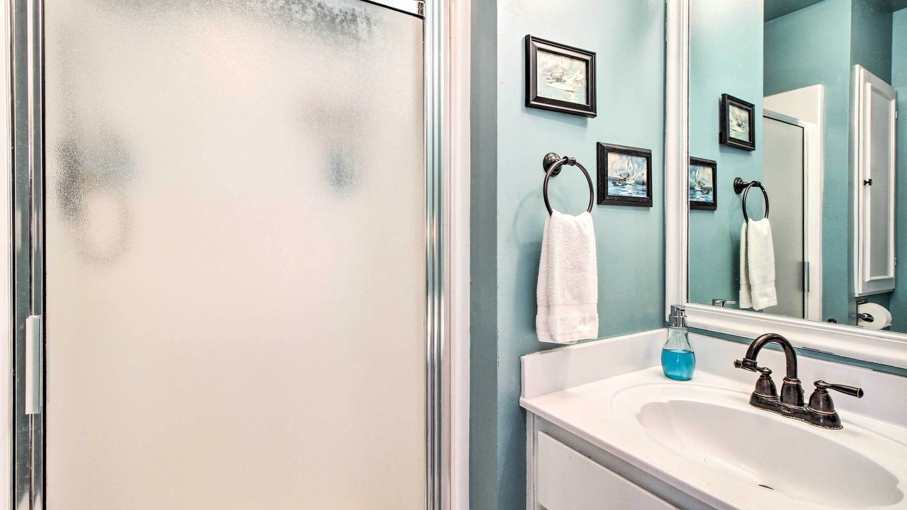 Photo of Bathroom in Whitemarsh Island