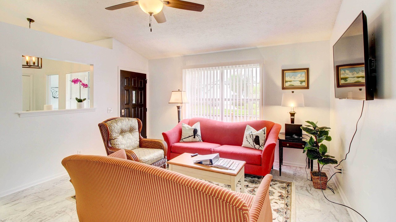 Photo of Livingroom in Whitemarsh Island