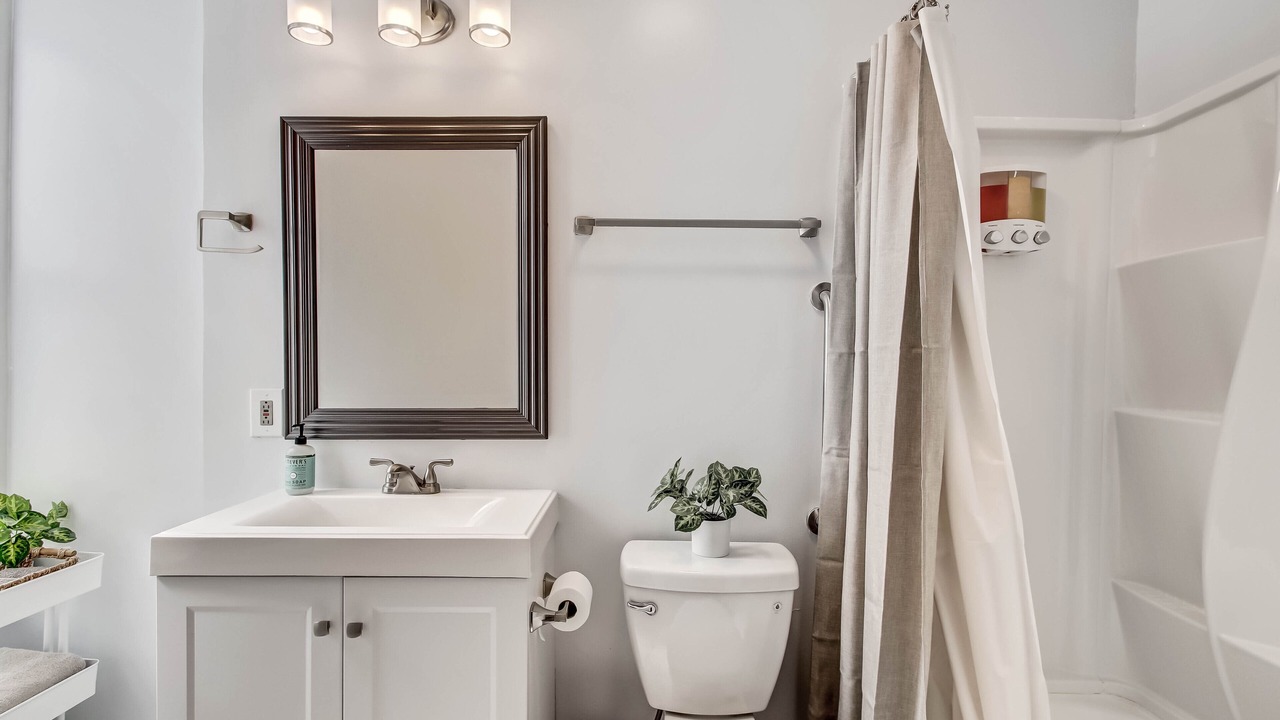 Photo of Bathroom in Dixon Park