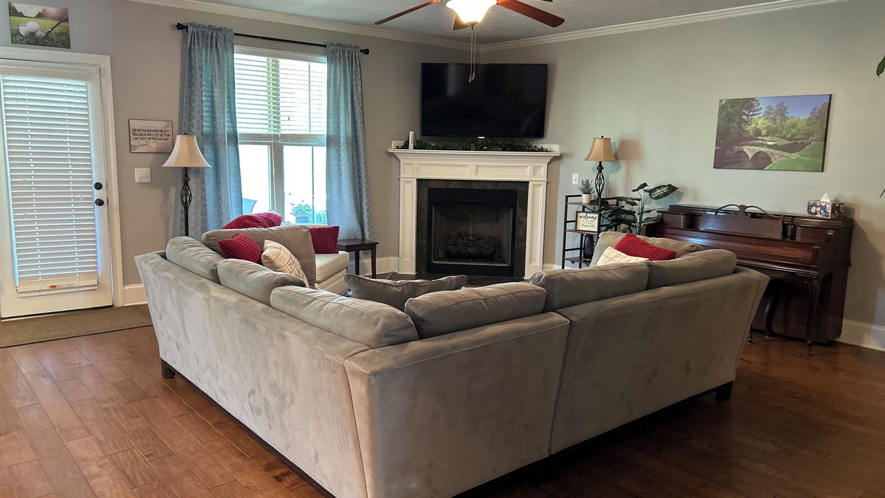 Photo of Livingroom in Evans