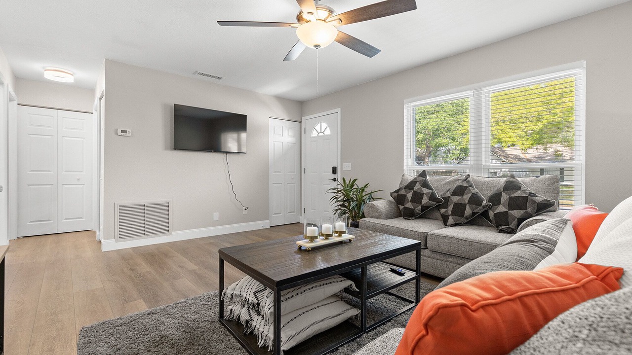 Photo of Livingroom in Seffner Community Alliance