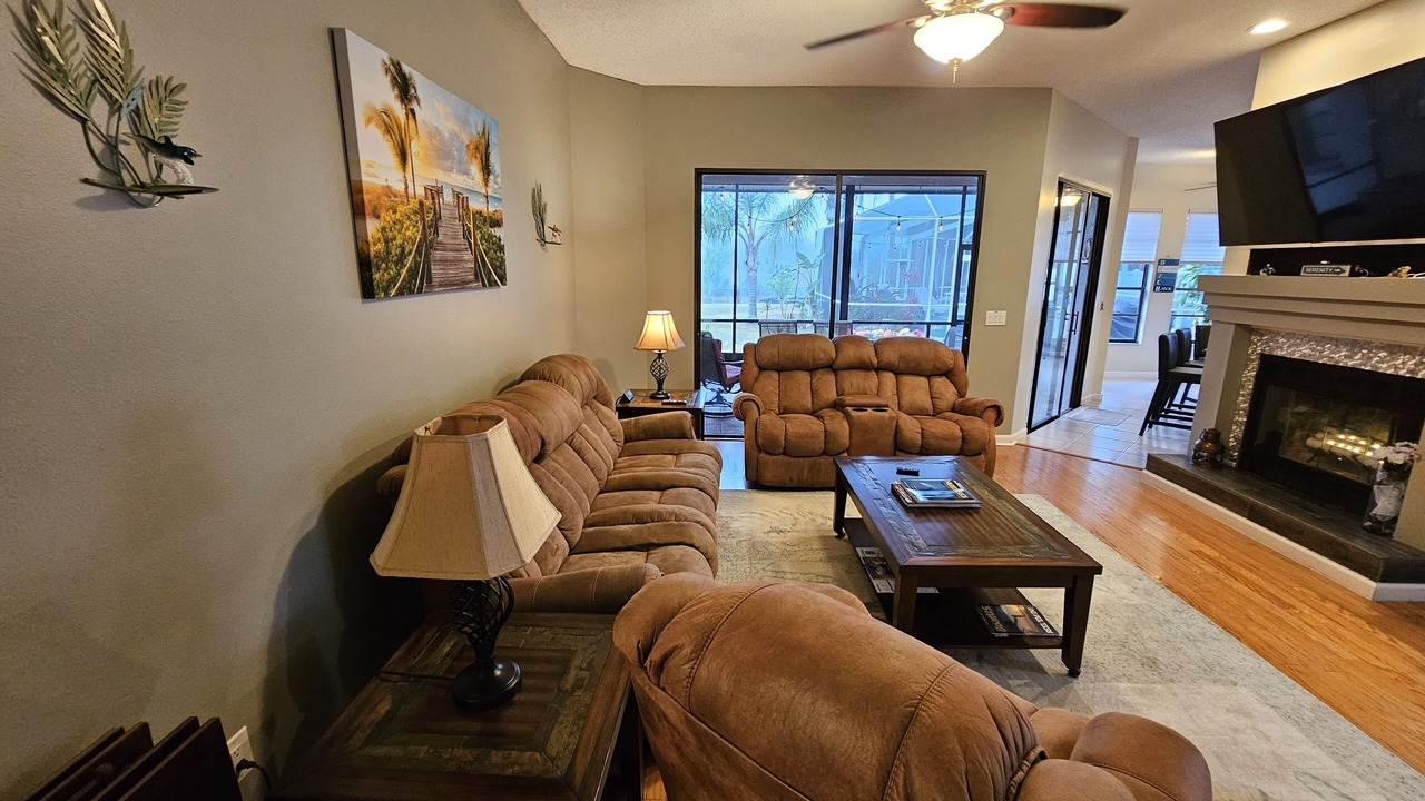 Photo of Livingroom in Boyette Springs