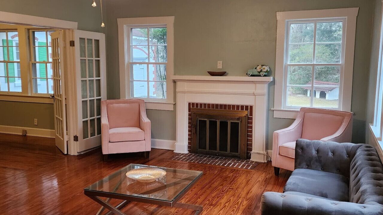 Photo of Livingroom in Midway