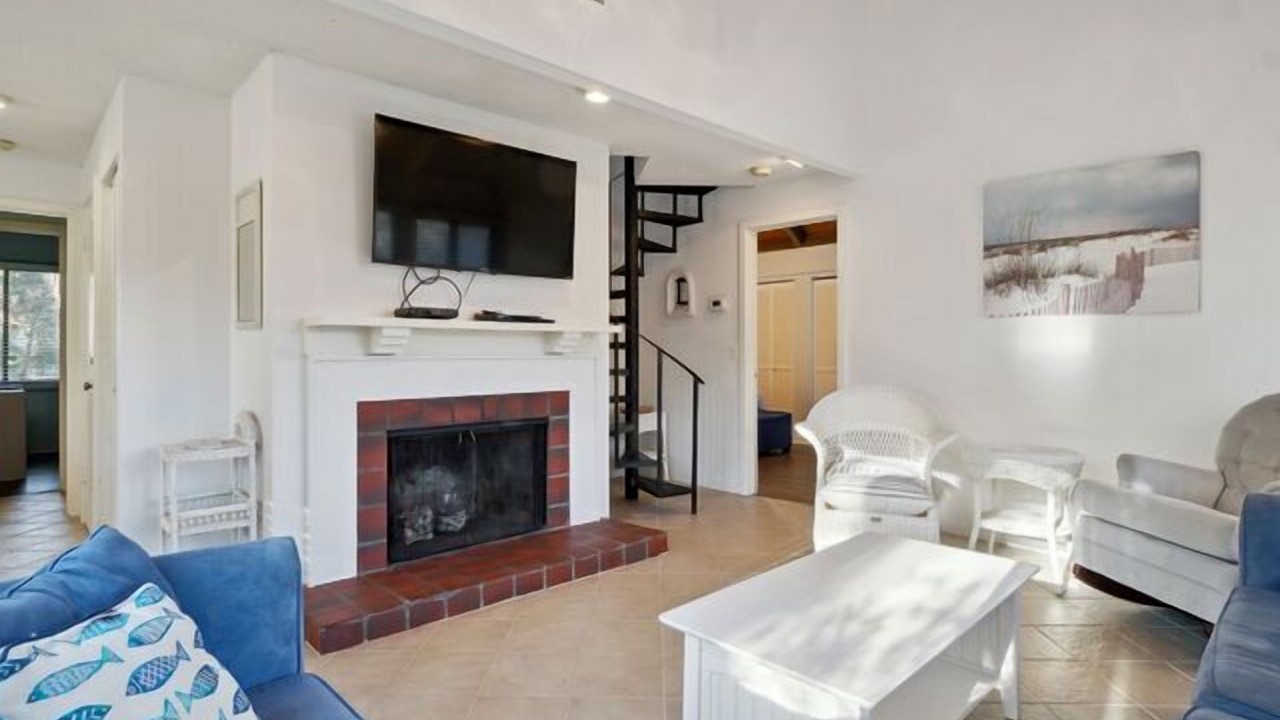 Photo of Livingroom in Night Heron