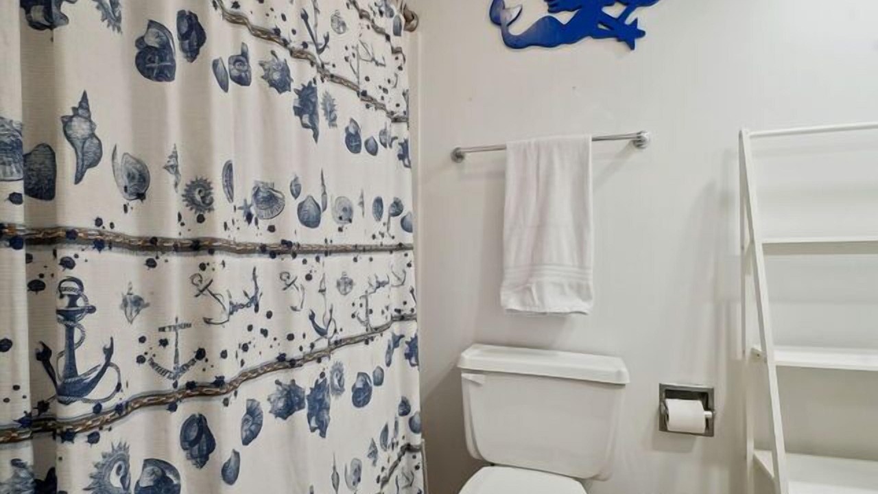 Photo of Bathroom in Night Heron
