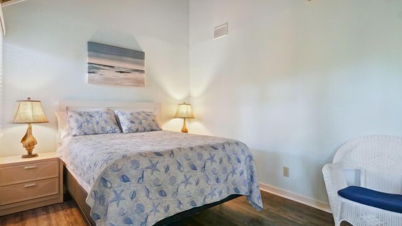Photo of Bedroom in Night Heron