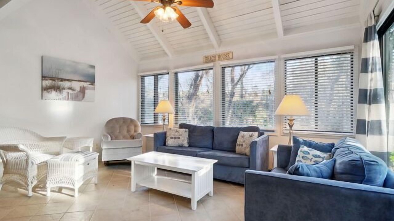 Photo of Livingroom in Night Heron