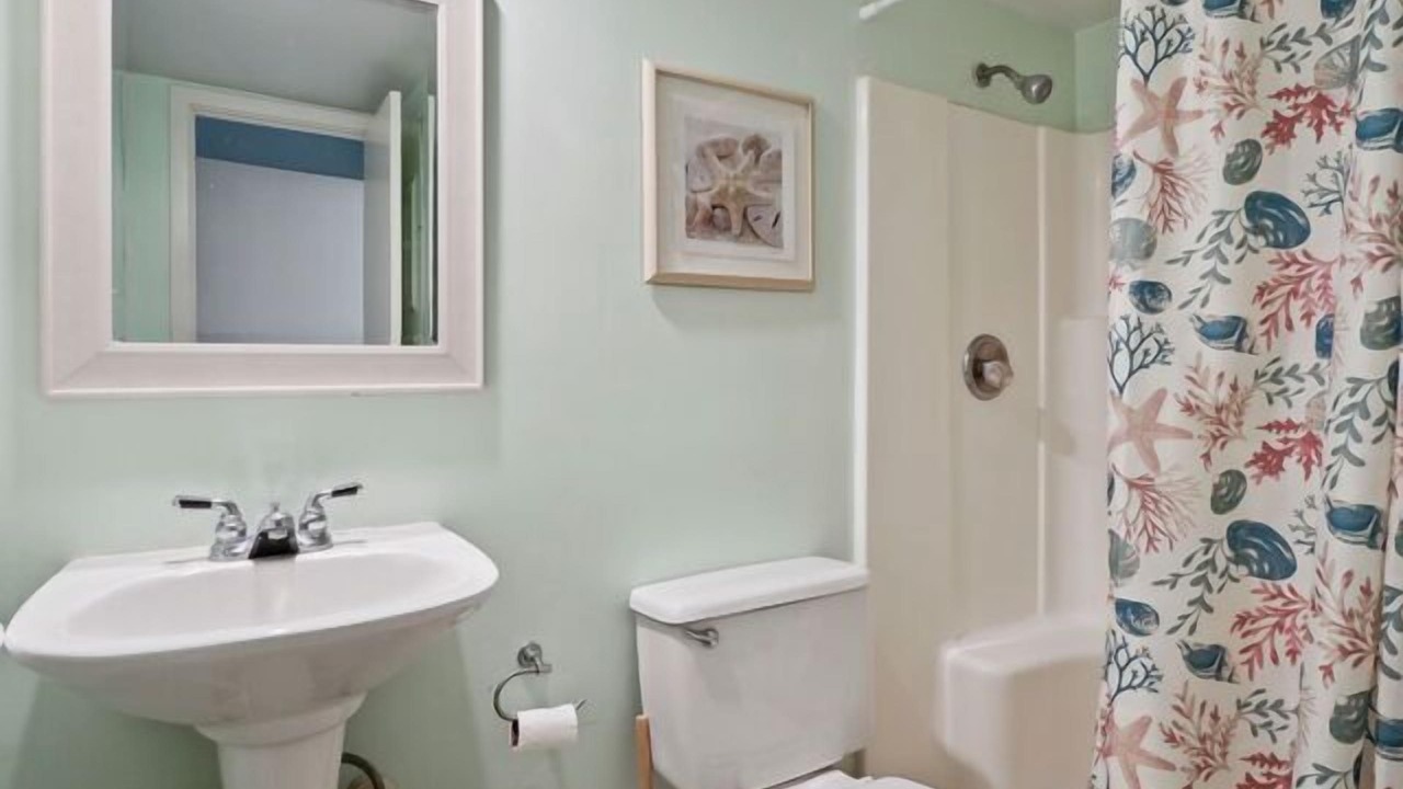 Photo of Bathroom in Night Heron