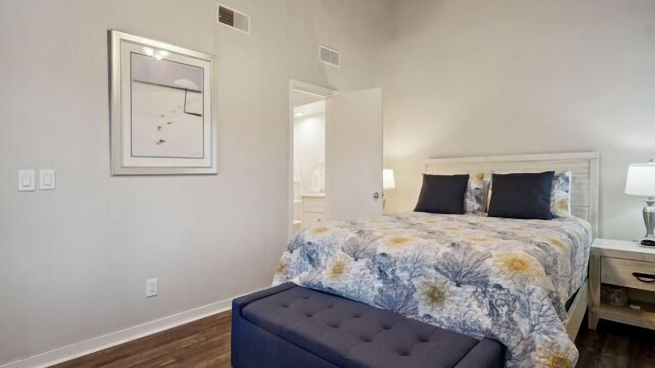 Photo of Bedroom in Night Heron