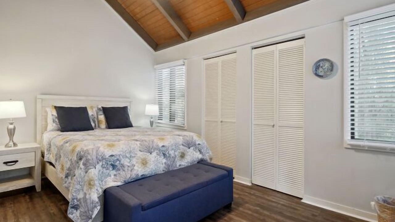 Photo of Bedroom in Night Heron