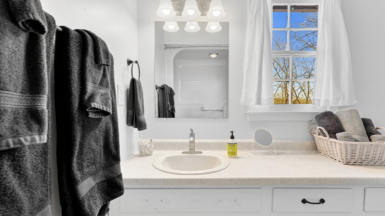 Photo of Bathroom in Dewy Rose