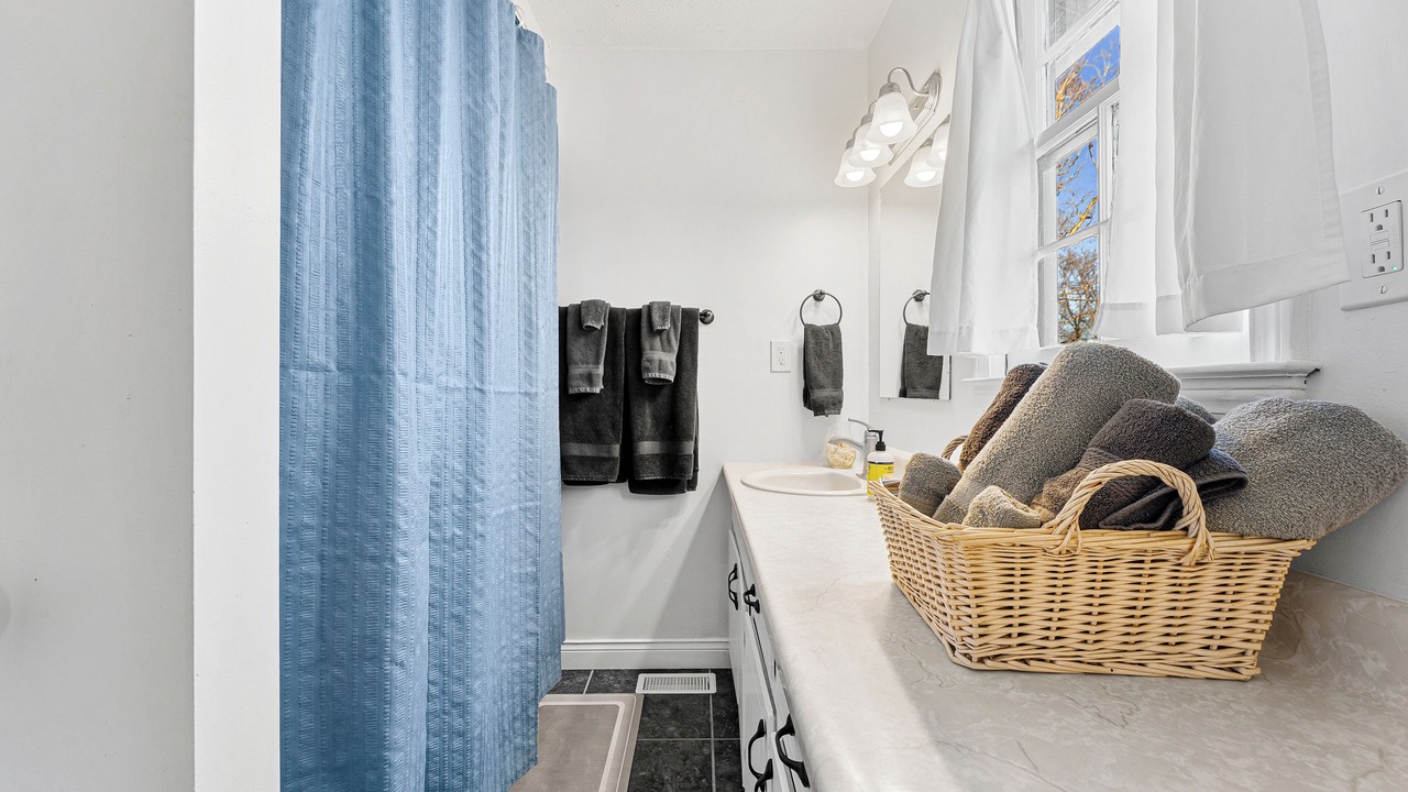 Photo of Bathroom in Dewy Rose