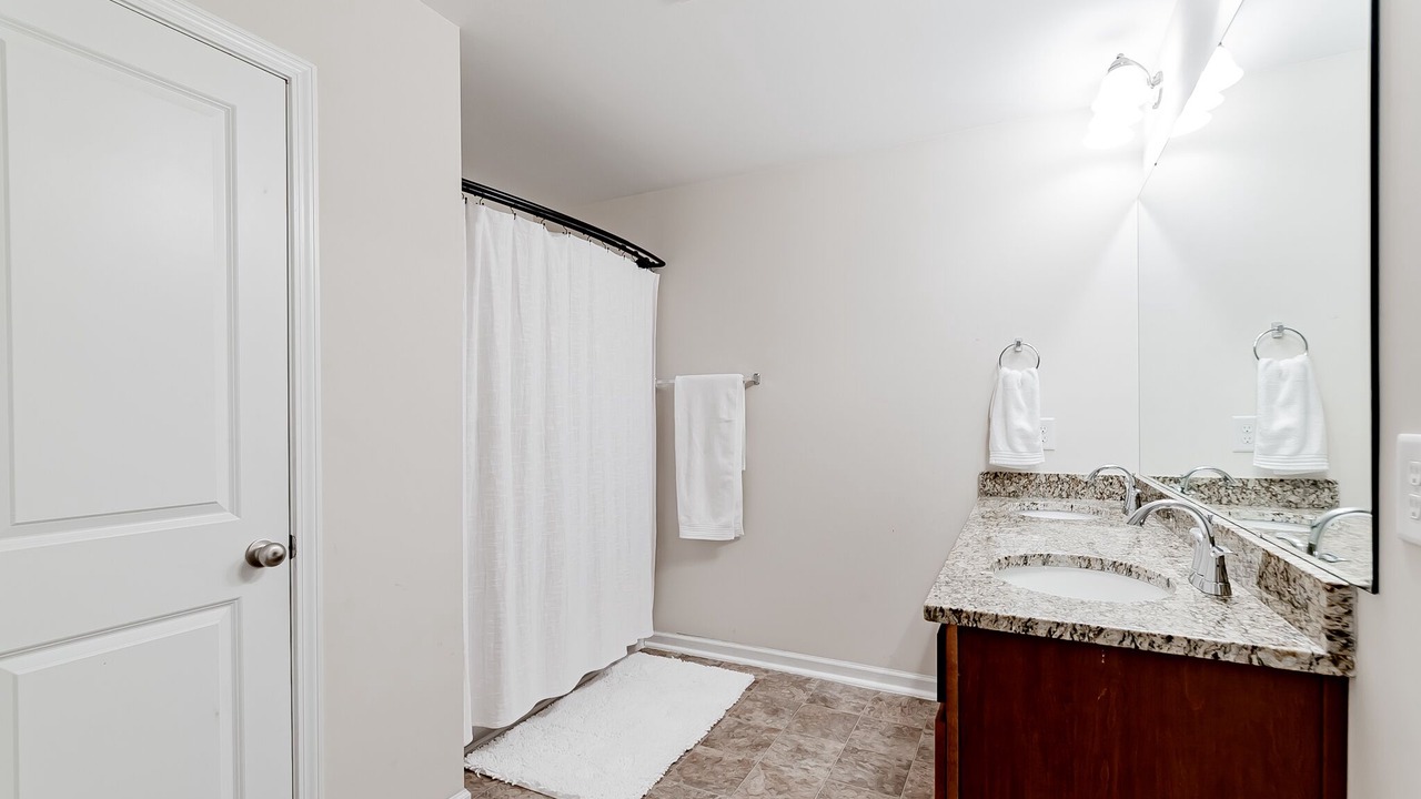 Photo of Bathroom in Huntcliff