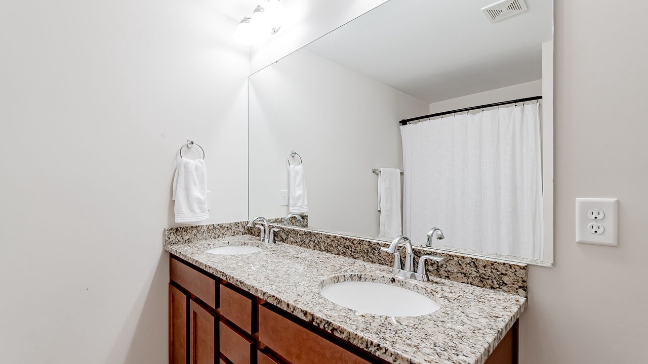 Photo of Bathroom in Huntcliff