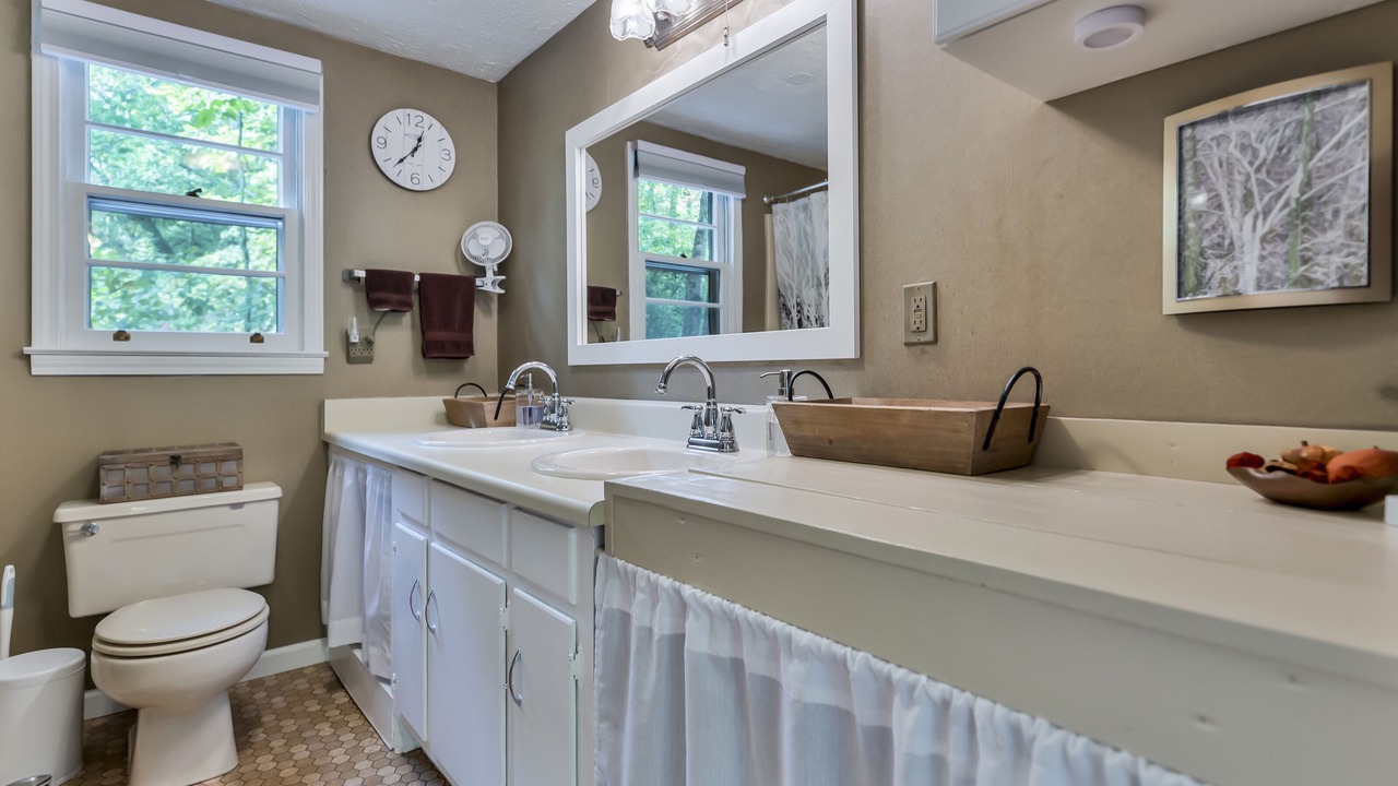 Photo of Bathroom in Mountain Rest
