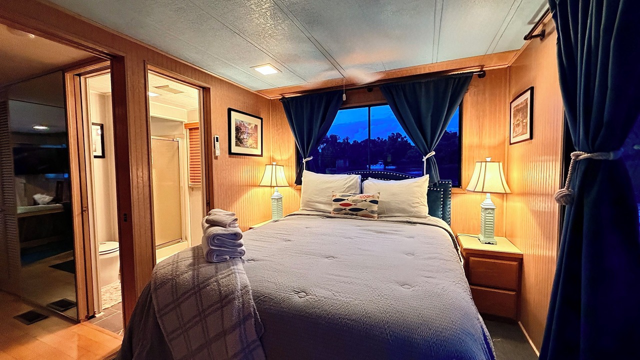 Photo of Bedroom in Downtown