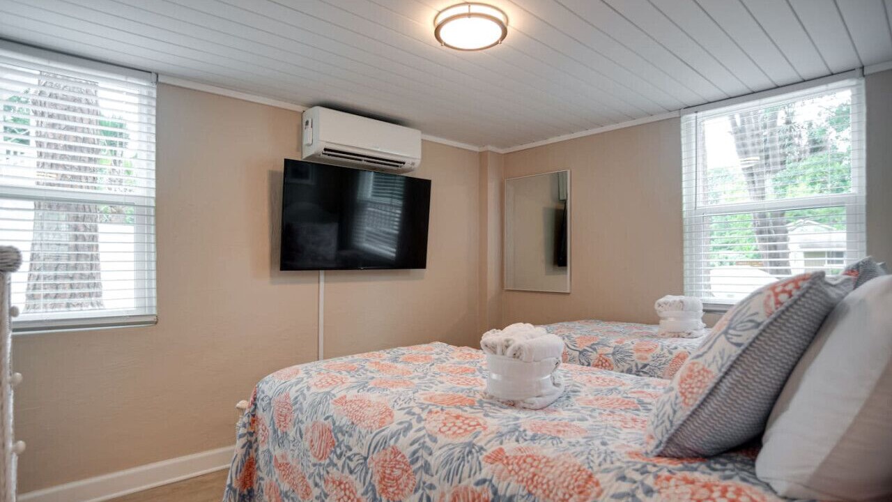 Photo of Bedroom in Folly Field