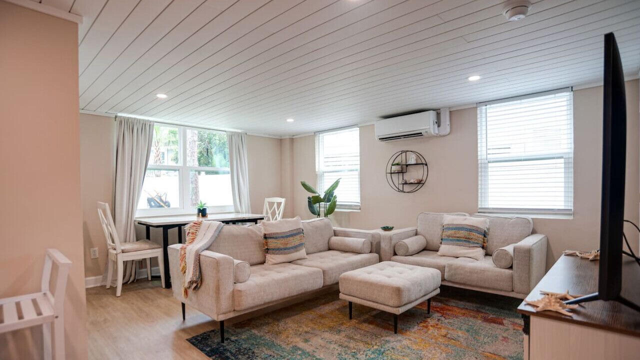 Photo of Livingroom in Folly Field