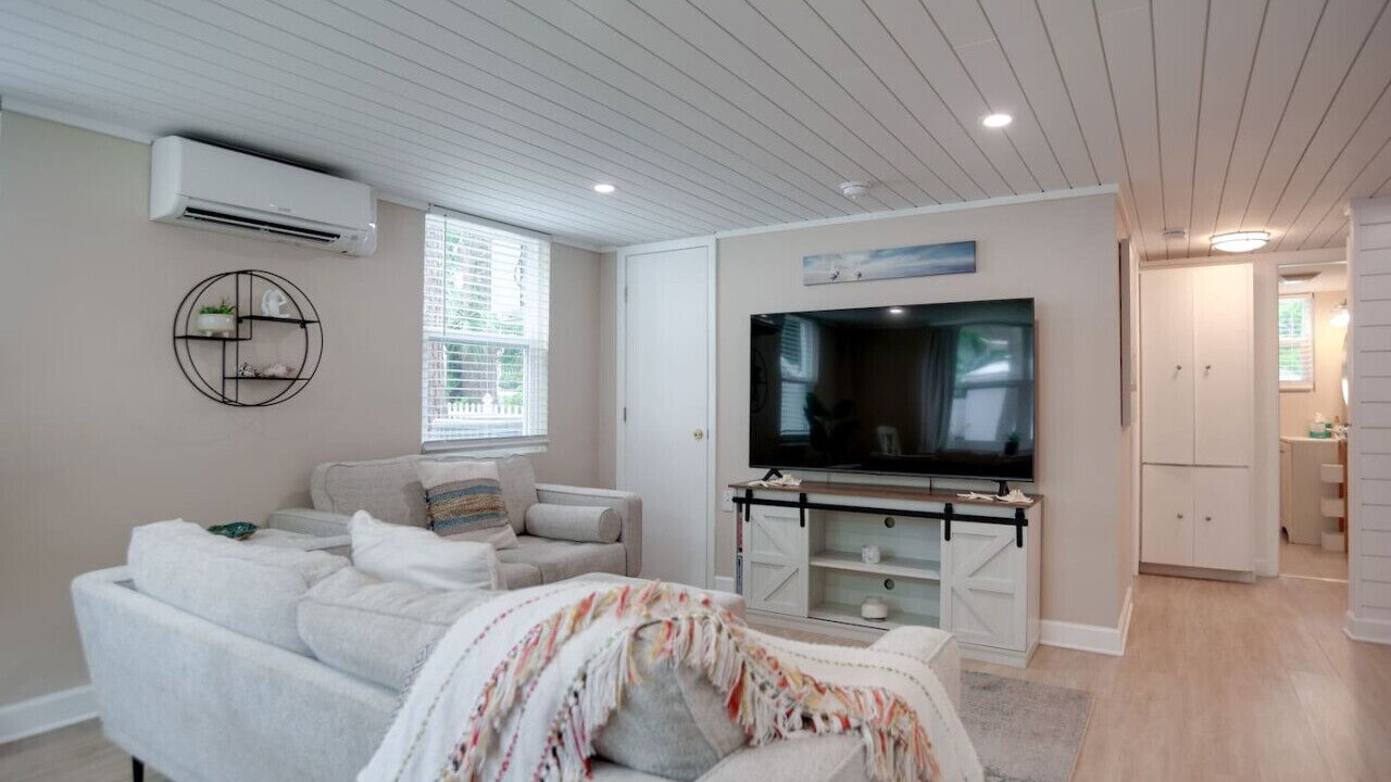 Photo of Livingroom in Folly Field