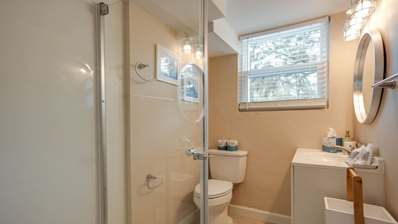 Photo of Bathroom in Folly Field