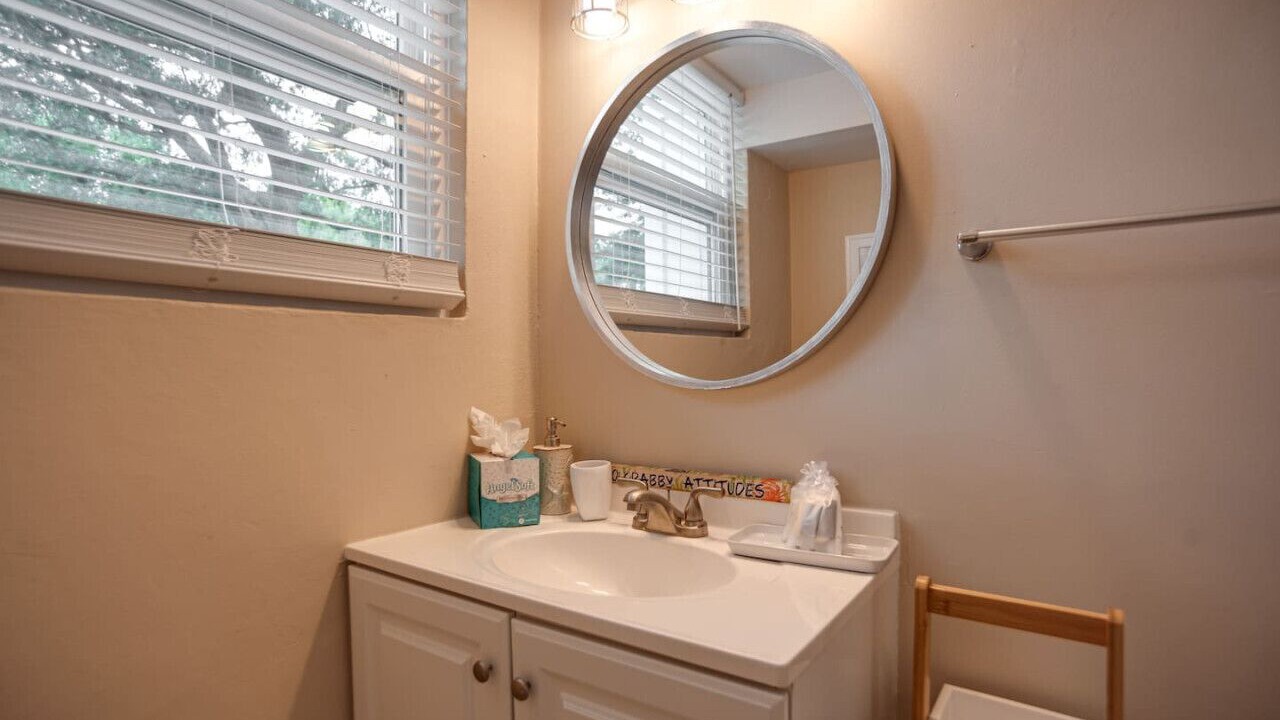 Photo of Bathroom in Folly Field