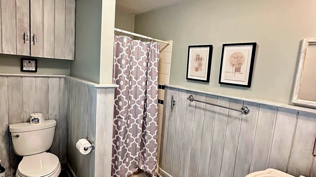 Photo of Bathroom in Whitemarsh Island